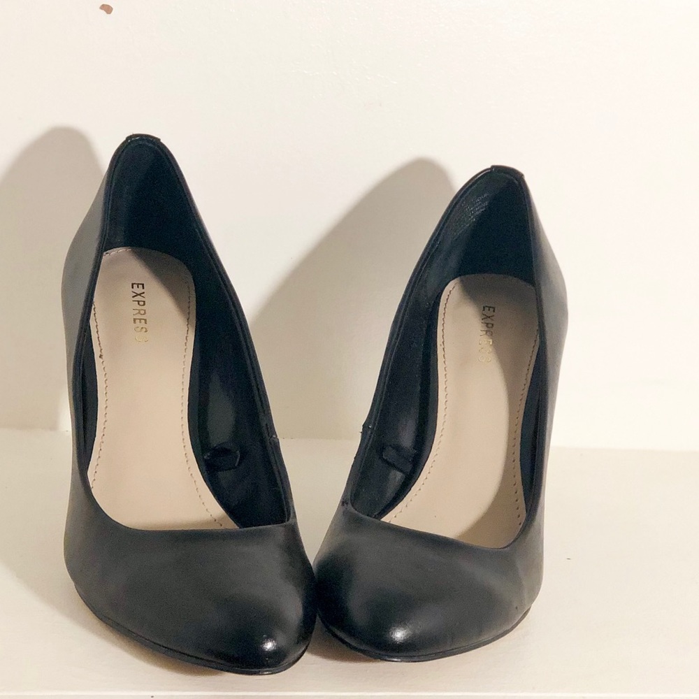 Express black pumps/heels 6